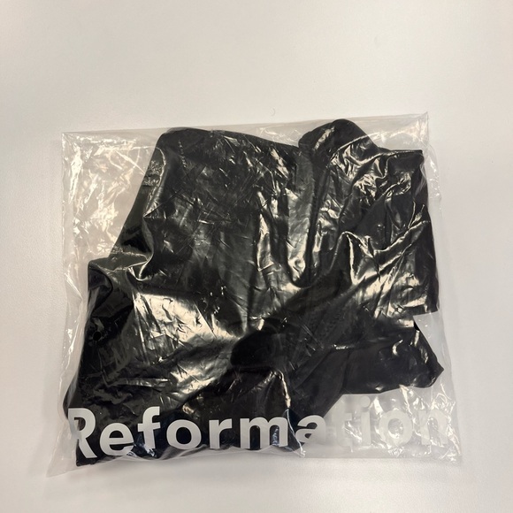 Reformation Victoria One piece swimsuit 
New with tags attached.  Size small - Picture 9 of 11